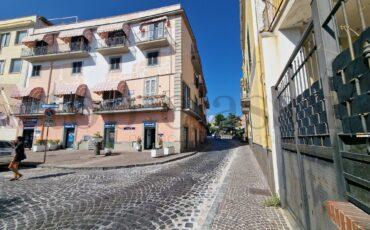 POZZUOLI ALTA ad. Cinema Sofia Via Rosini ampio bilivelli 150 mq c.