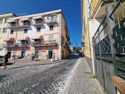 POZZUOLI ALTA ad. Cinema Sofia Via Rosini ampio bilivelli 150 mq c.